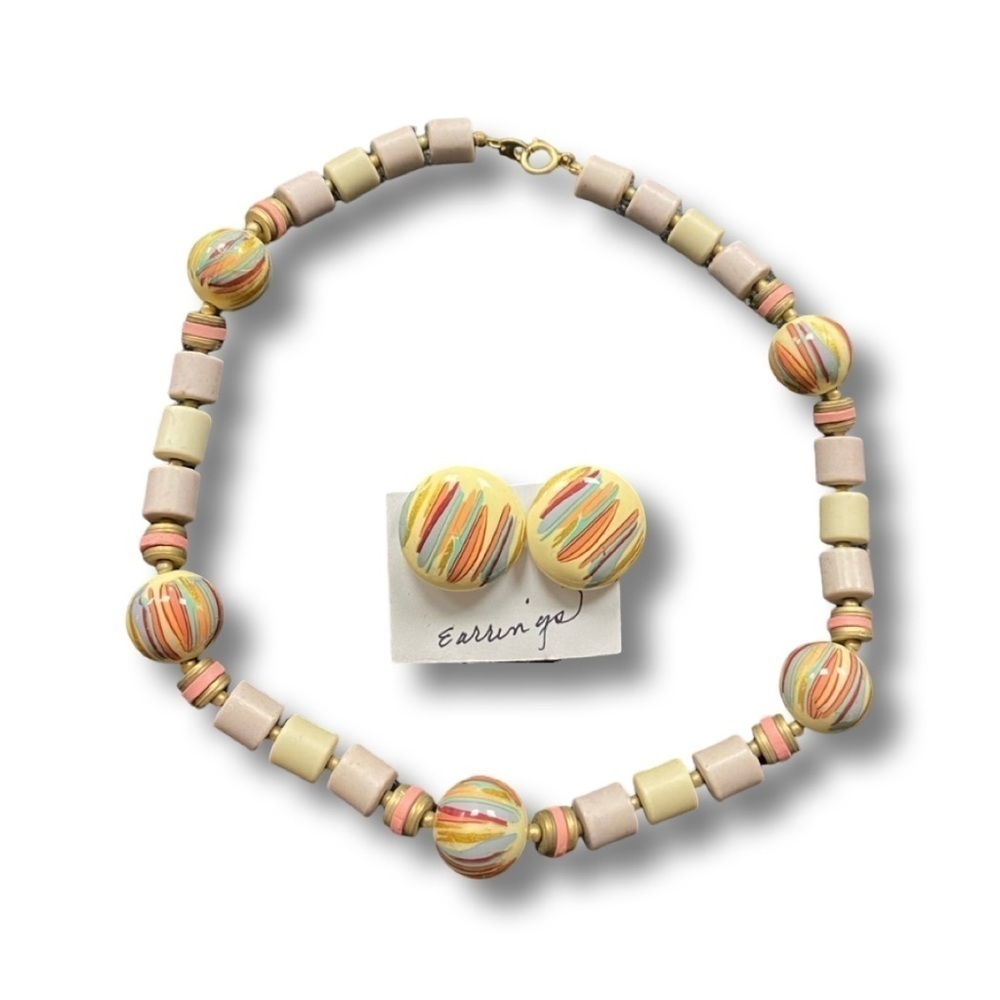 VINTAGE jewelry set. Necklace and earrings